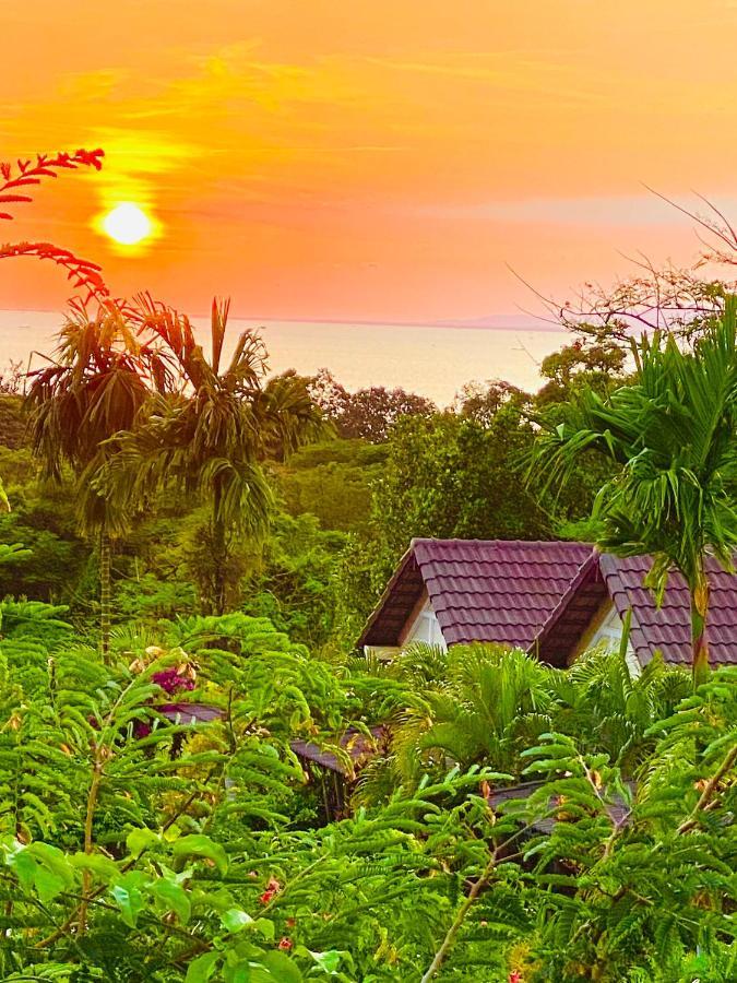 Atmaland Resort Kep Bagian luar foto