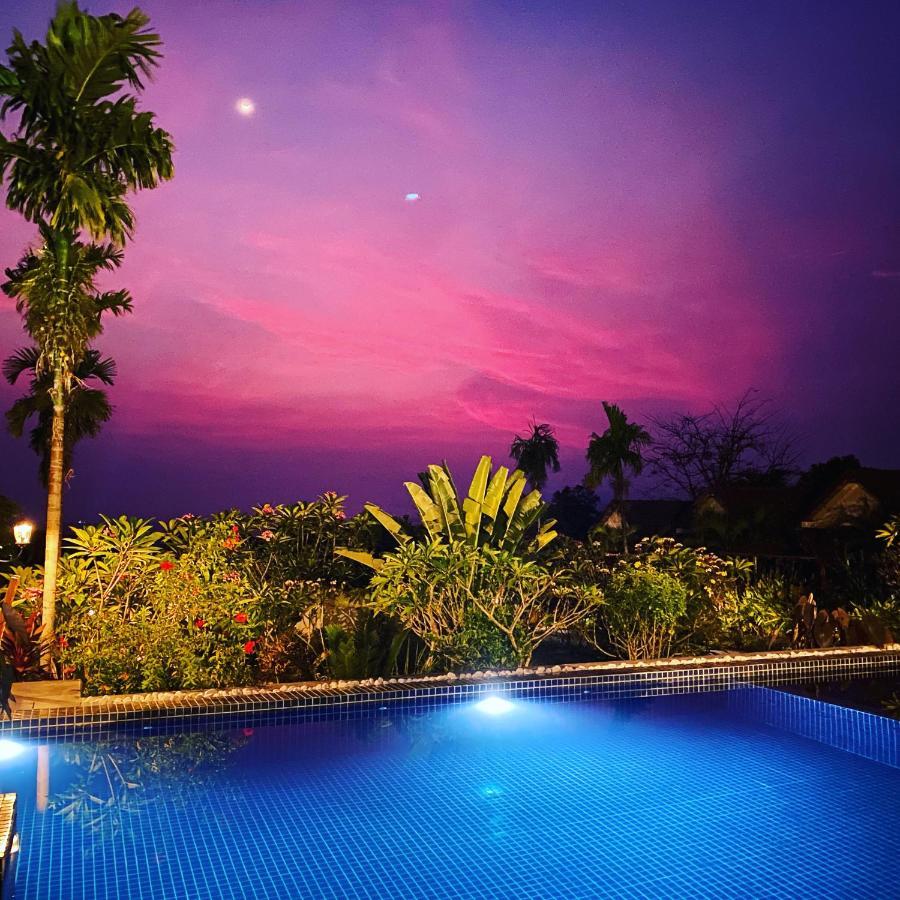 Atmaland Resort Kep Bagian luar foto