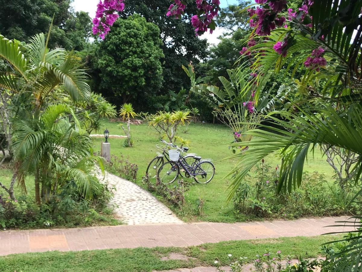 Atmaland Resort Kep Bagian luar foto