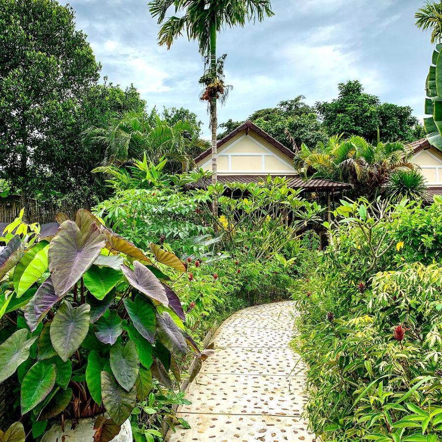 Atmaland Resort Kep Bagian luar foto