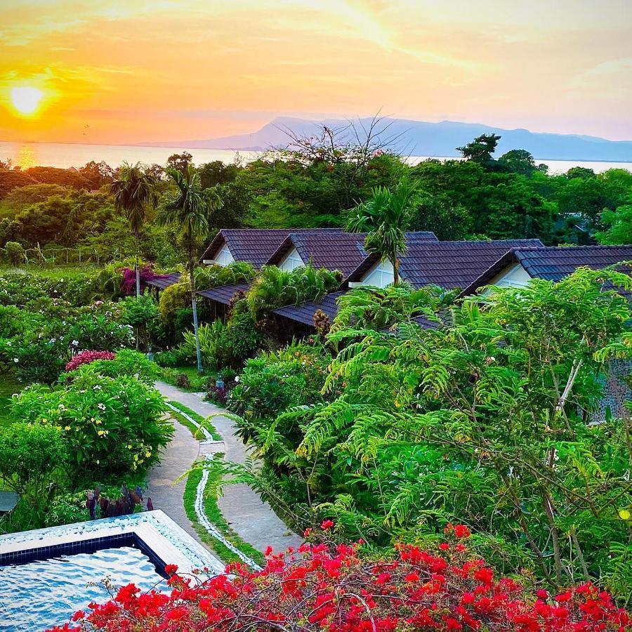 Atmaland Resort Kep Bagian luar foto