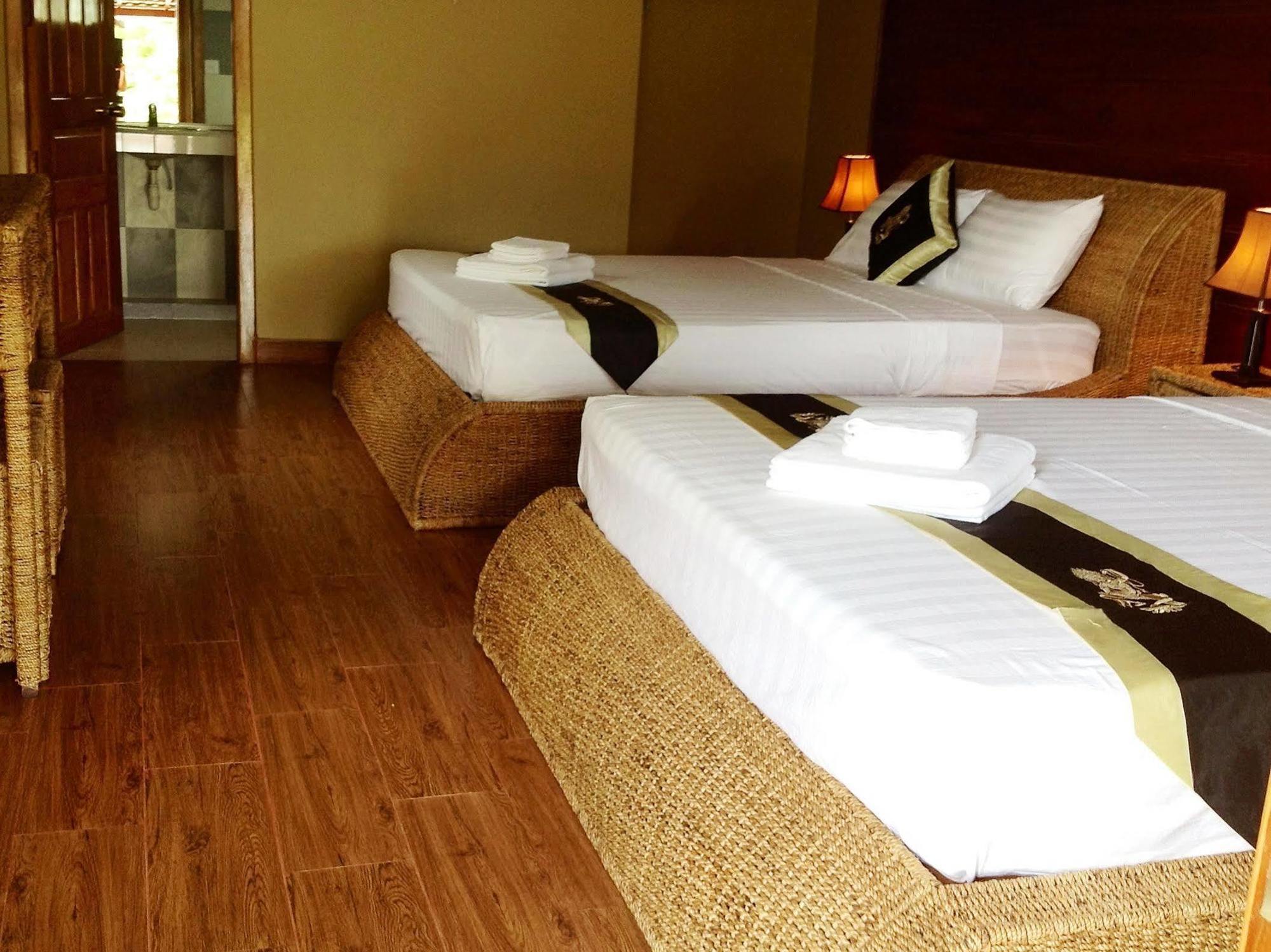 Atmaland Resort Kep Bagian luar foto