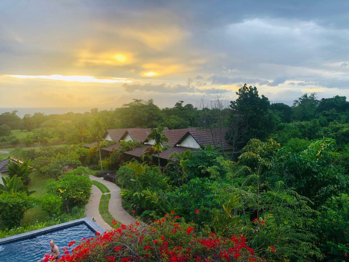 Atmaland Resort Kep Bagian luar foto