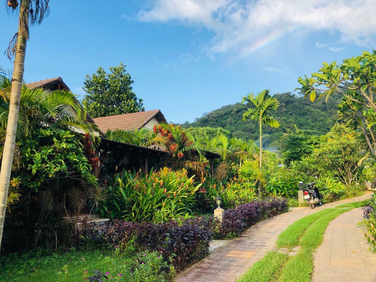 Atmaland Resort Kep Bagian luar foto