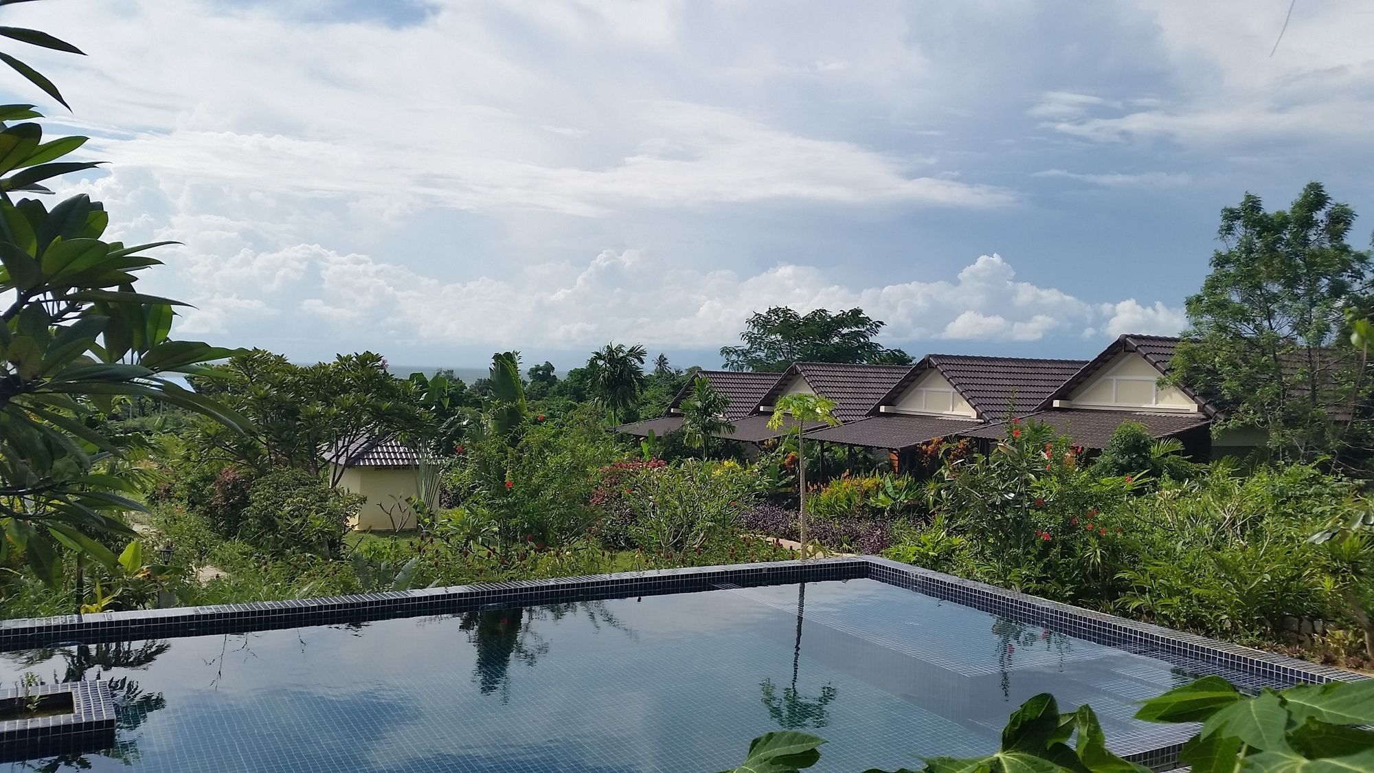 Atmaland Resort Kep Bagian luar foto
