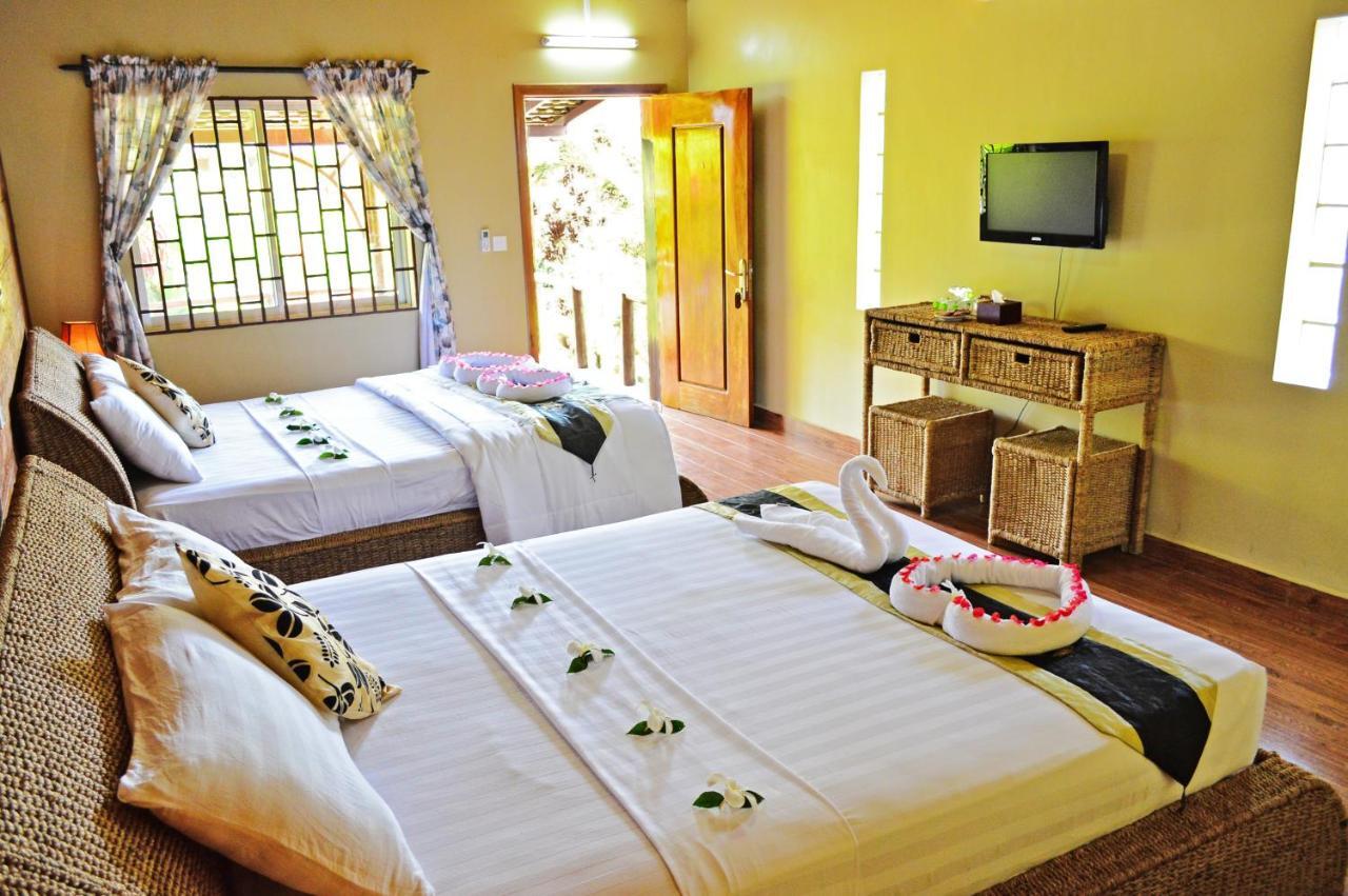 Atmaland Resort Kep Bagian luar foto