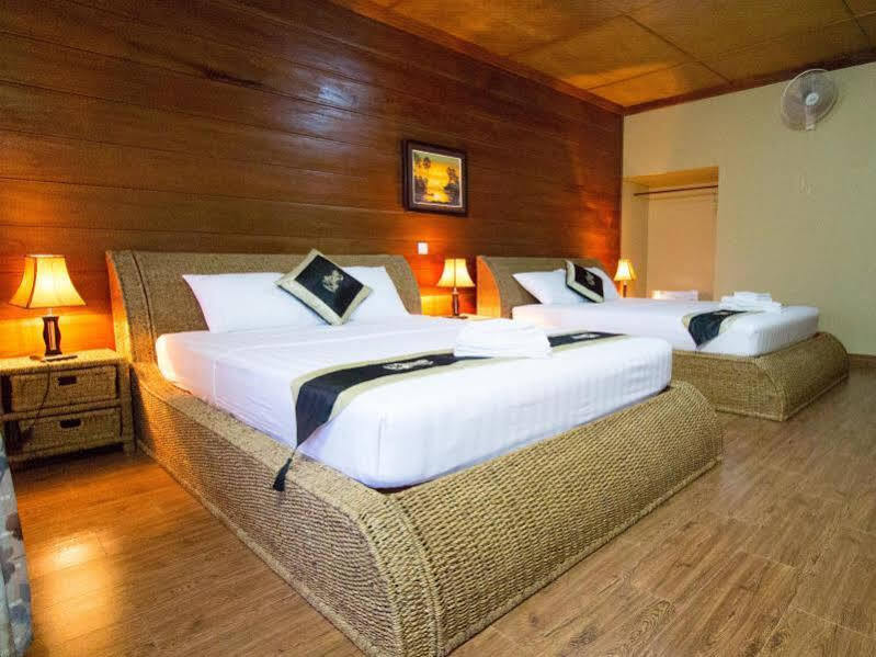 Atmaland Resort Kep Bagian luar foto