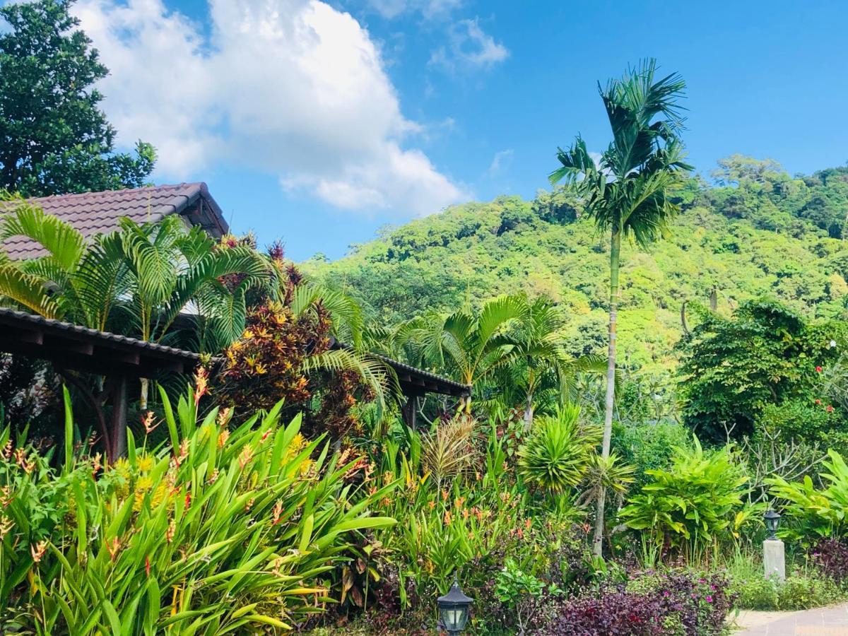 Atmaland Resort Kep Bagian luar foto